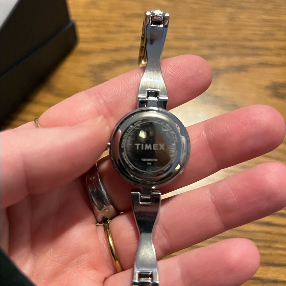 NIB Timex Gold and Silver Ladies Classic Watch ⌚️ - Picture 4 of 5